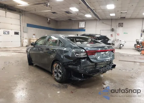 2020 Kia Forte Lxs z USA, uszkodzony, nr VIN 3KPF24AD8LE167912